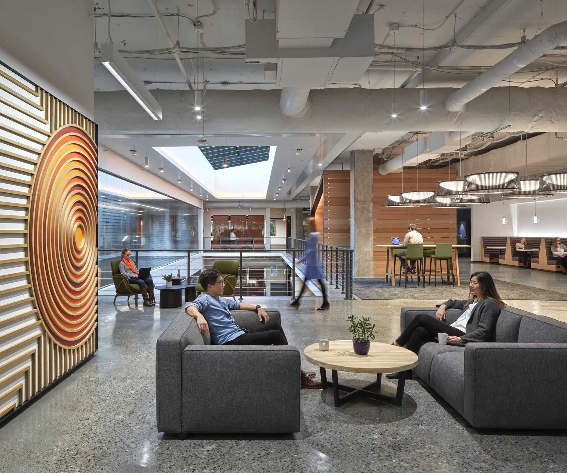 1716045_MS B122_003_web