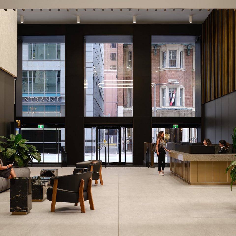 053-​B+H 320&nbsp;Bay