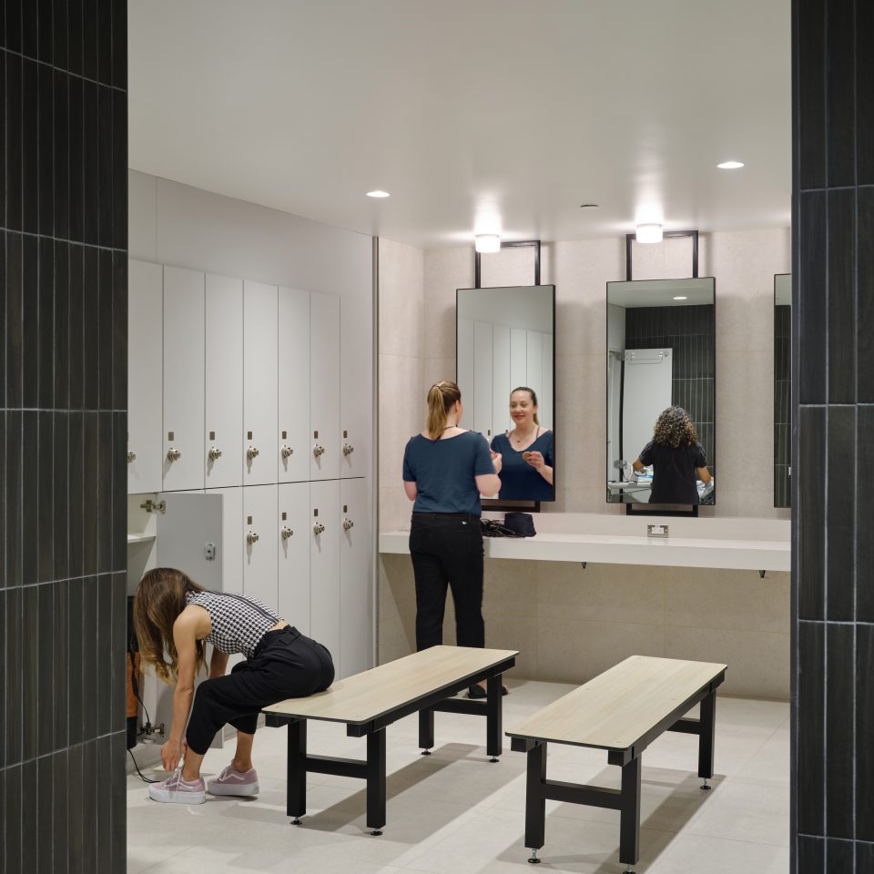 161-​B+H 320&nbsp;Bay_PS